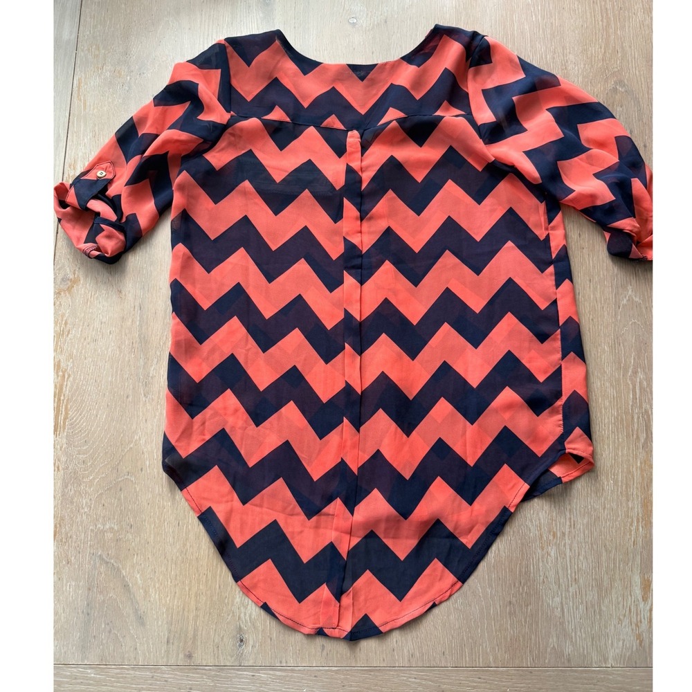 Papermoon Womens Coral‎ Navy Chevron Zig Zag V-Neck Roll Tab Sleeve Blouse M - Picture 2 of 7